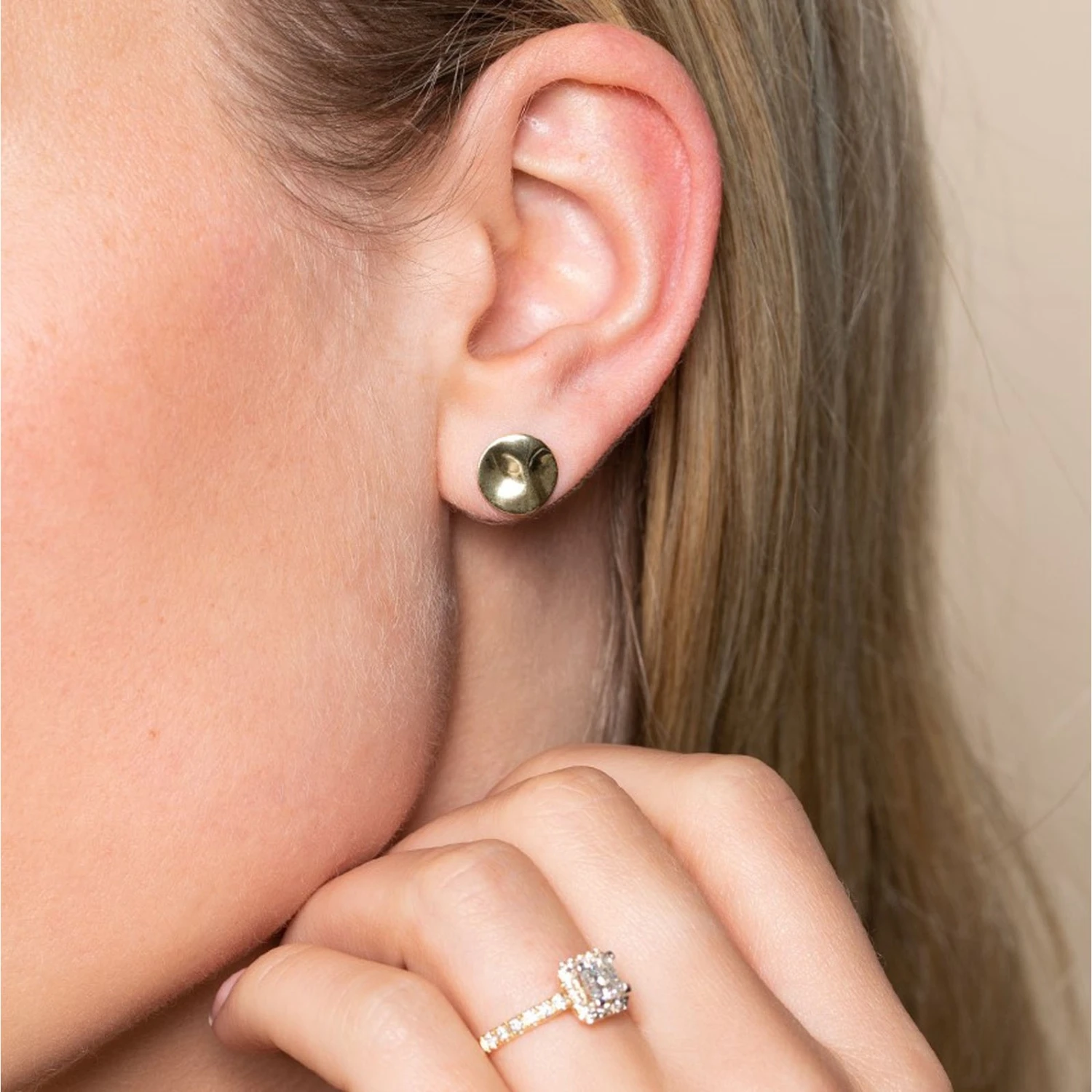 Chisholm Hunter 9ct Yellow Gold Hammered Rnd Earrings 4 Chisholm Hunter 9ct Yellow Gold Hammered Rnd Earrings - Image 2