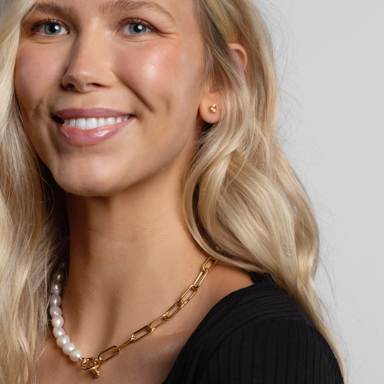 Chisholm Hunter 9ct Yellow Gold Triple Knot Stud Earrings 4 Chisholm Hunter 9ct Yellow Gold Triple Knot Stud Earrings - Image 2