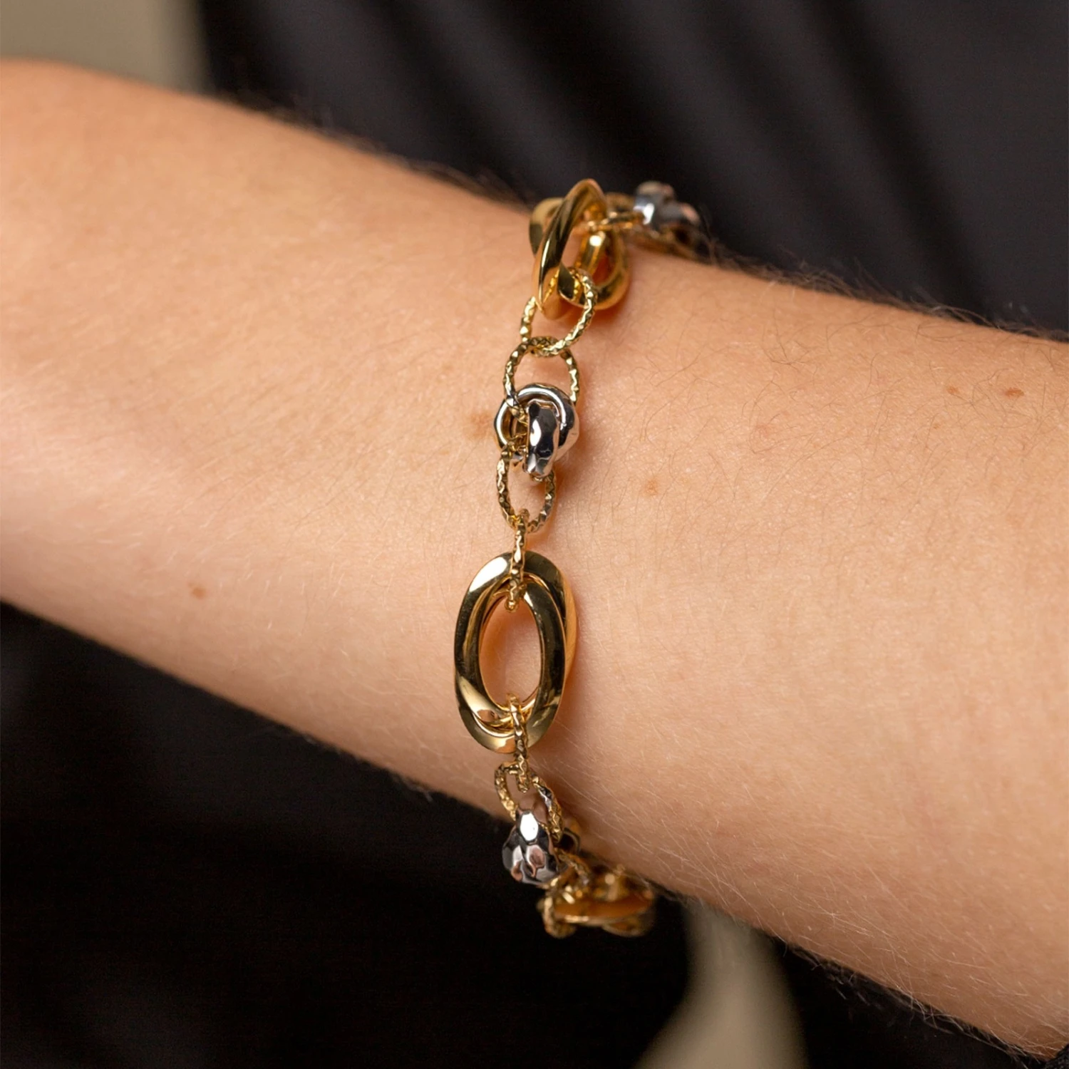 Chisholm Hunter 9ct White And Yellow Gold Two Colour Oval Knot Bracelet 5 Chisholm Hunter 9ct White And Yellow Gold Two Colour Oval Knot Bracelet - Image 3