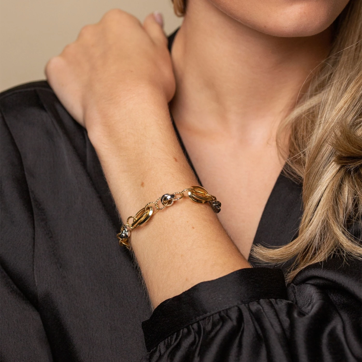 Chisholm Hunter 9ct White And Yellow Gold Two Colour Oval Knot Bracelet 4 Chisholm Hunter 9ct White And Yellow Gold Two Colour Oval Knot Bracelet - Image 2