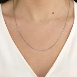 Chisholm Hunter 9ct White Gold 0.8mm 18-20inch Venetian Box Chain -Chisholm Hunter 18 150 01 0010 lifestyle