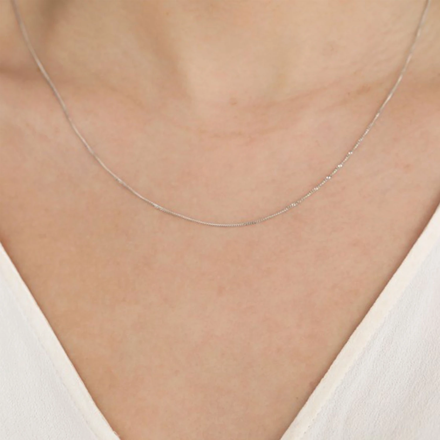 Chisholm Hunter 9ct White Gold Chain 4 Chisholm Hunter 9ct White Gold Chain - Image 2