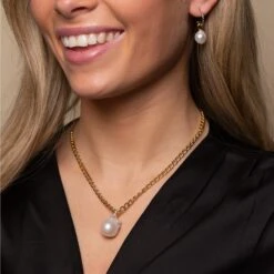 Chisholm Hunter 14ct Yellow Gold Plated Pearl And White Sapphire Pendant 8 Chisholm Hunter 14ct Yellow Gold Plated Pearl And White Sapphire Pendant -Chisholm Hunter 19 148 05 0001 1