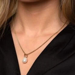 Chisholm Hunter -Chisholm Hunter 19 148 05 0002 14ct yellow plated silver pearl textured pendant 2