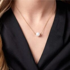 Chisholm Hunter Yellow Gold Plated Silver Pearl Pendant -Chisholm Hunter 19 148 05 0008 om 2