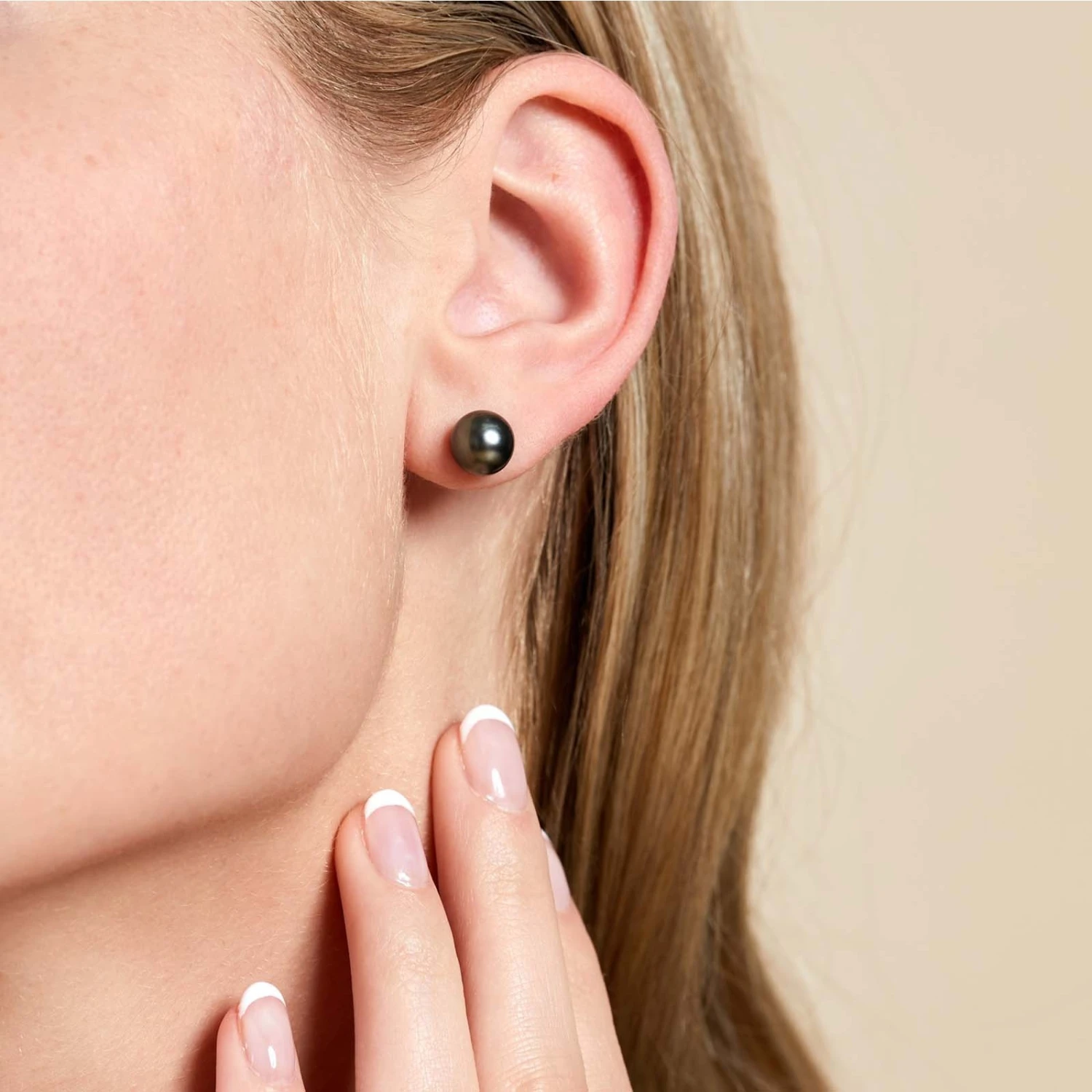 Chisholm Hunter 18ct White Gold Tahiti 8-9mm Pearl Stud Earrings 4 Chisholm Hunter 18ct White Gold Tahiti 8-9mm Pearl Stud Earrings - Image 2