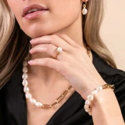 Chisholm Hunter Yellow Gold Plated 10-11mm Pearl Link T-Bar Necklace -Chisholm Hunter 19 151 05 0001 om 2