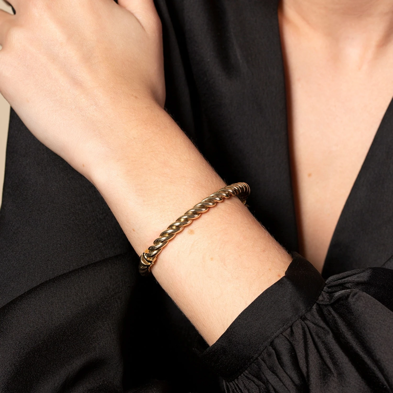 Chisholm Hunter Sterling Silver Yellow Gold Plated Rope Twist Bangle 4 Chisholm Hunter Sterling Silver Yellow Gold Plated Rope Twist Bangle - Image 2