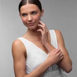 Chisholm Hunter Platinum Lab Grown 1.50ct Round Brilliant Diamond Shoulders Ring 10 Chisholm Hunter Platinum Lab Grown 1.50ct Round Brilliant Diamond Shoulders Ring -Chisholm Hunter 61 01 01 0006 ls