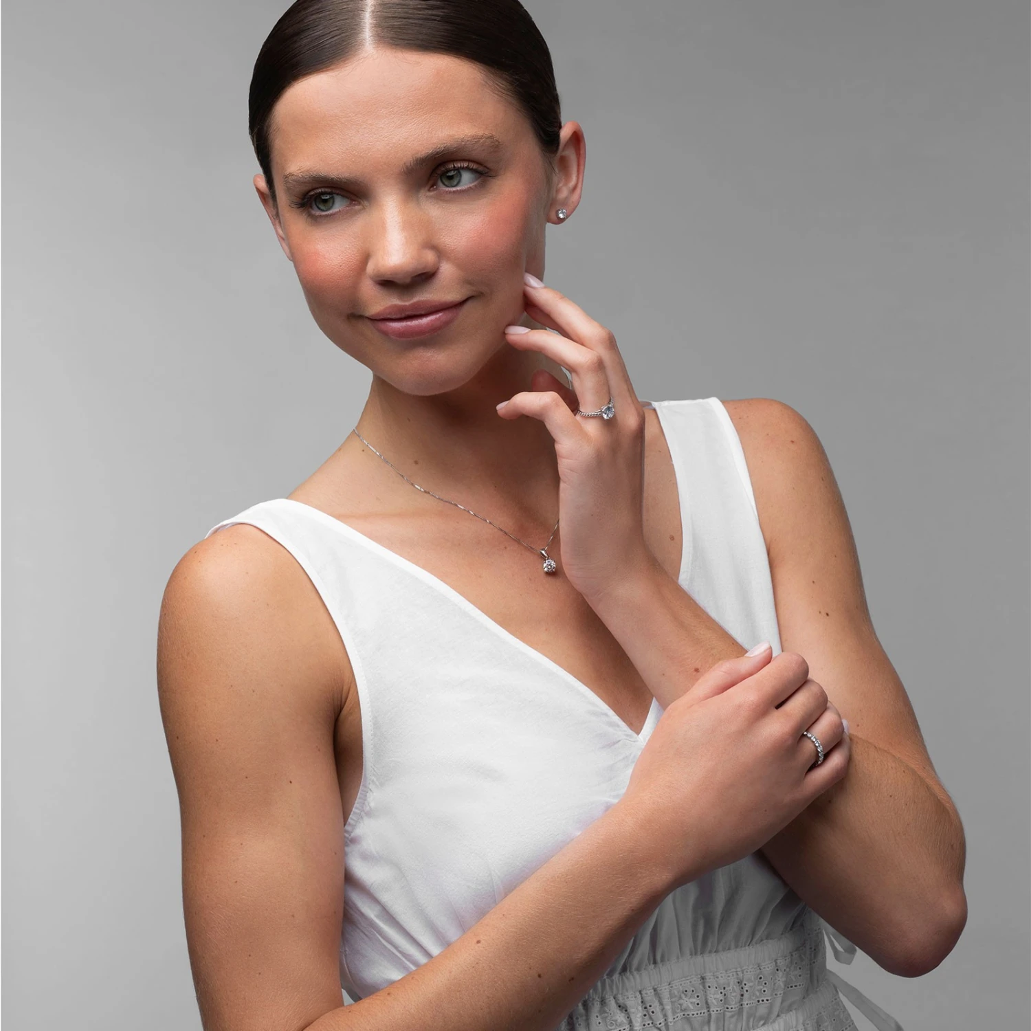 Chisholm Hunter Platinum Lab Grown 1.50ct Round Brilliant Diamond Shoulders Ring 6 Chisholm Hunter Platinum Lab Grown 1.50ct Round Brilliant Diamond Shoulders Ring - Image 4