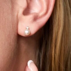 Chisholm Hunter 9ct Yellow Gold Cubic Zirconia And Pearl Earrings 10 Chisholm Hunter 9ct Yellow Gold Cubic Zirconia And Pearl Earrings -Chisholm Hunter ch 010