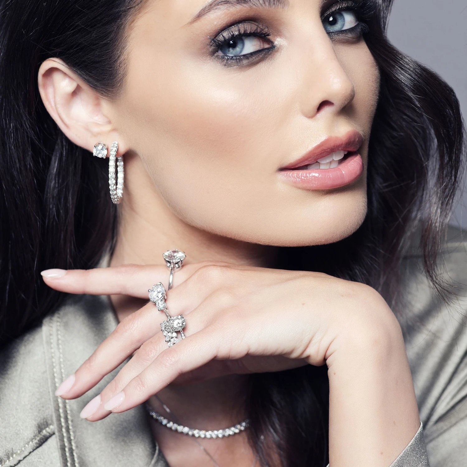 Chisholm Hunter 18ct While Gold Brilliant Cut 3.00ct Diamond Stud Earrings 6 Chisholm Hunter 18ct While Gold Brilliant Cut 3.00ct Diamond Stud Earrings - Image 4