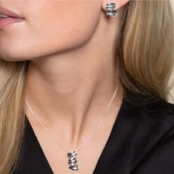 Chisholm Hunter Silver Concave Pebble Stud Earrings -Chisholm Hunter set 4 127 03 0124 and 4 131 03 0103 om 1